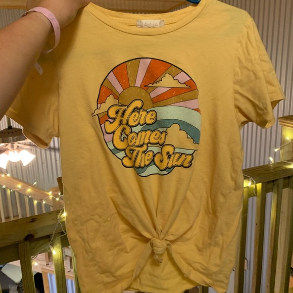 Here Comes the Sun tee - Picture 3 of 3